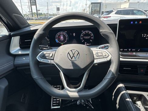 New 2025 Volkswagen Tiguan SE R-Line image 11