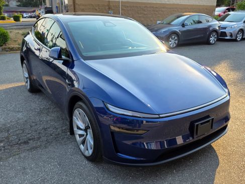 Used 2026 Tesla Model Y AWD image 3