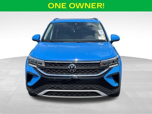 Used 2023 Volkswagen Taos SE w/ Panoramic Sunroof Package AWD/4WD image 3