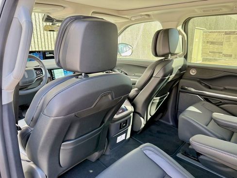 New 2025 Lincoln Navigator L Reserve image 14