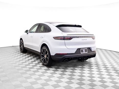 Certified 2023 Porsche Cayenne S image 3
