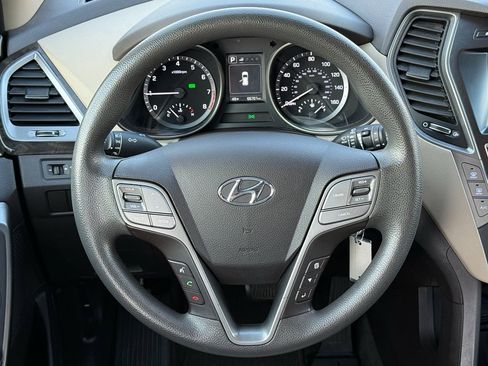 Used 2018 Hyundai Santa Fe SE image 17