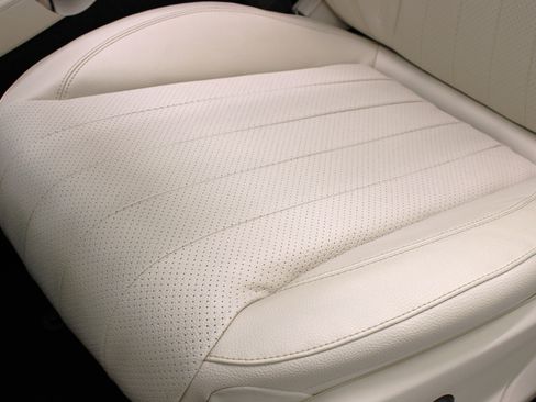 Used 2017 Mercedes-Benz E 300 image 34