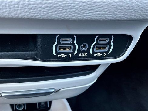 Used 2021 Chrysler Pacifica Touring-L AWD/4WD image 30