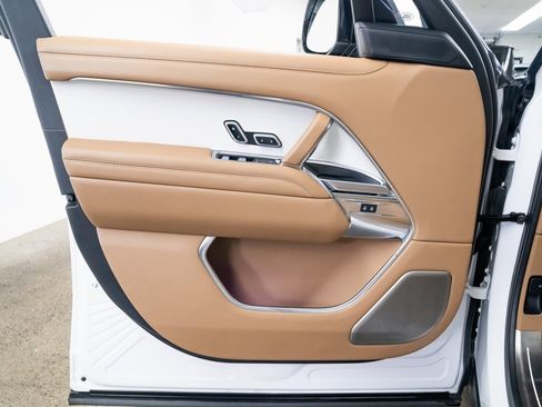 Used 2023 Land Rover Range Rover SV image 18