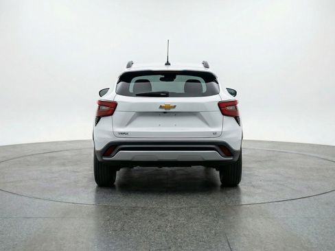 Used 2025 Chevrolet Trax LT w/ LT Convenience Package image 7