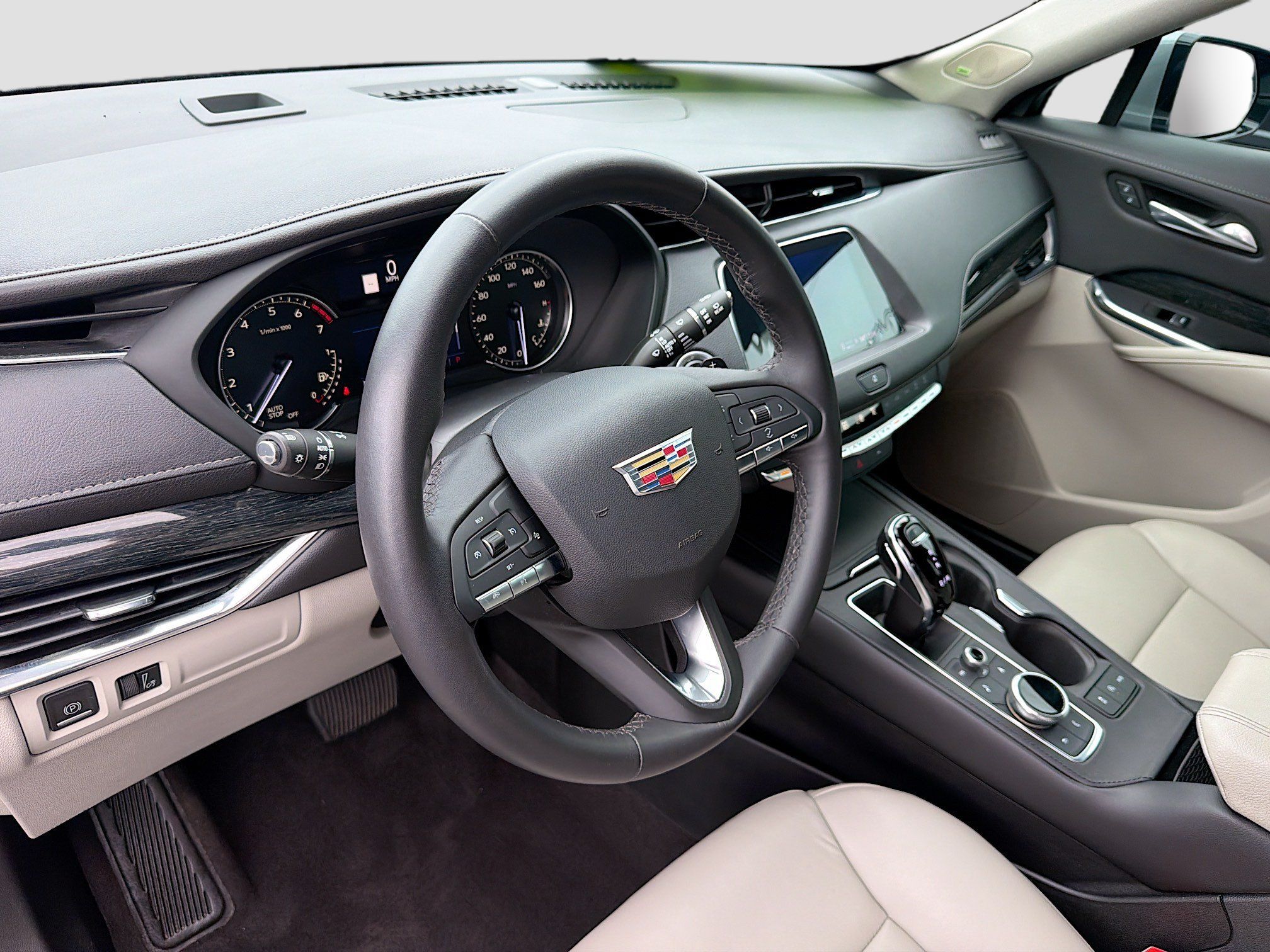 Used 2023 Cadillac XT4 Premium Luxury FWD image 9