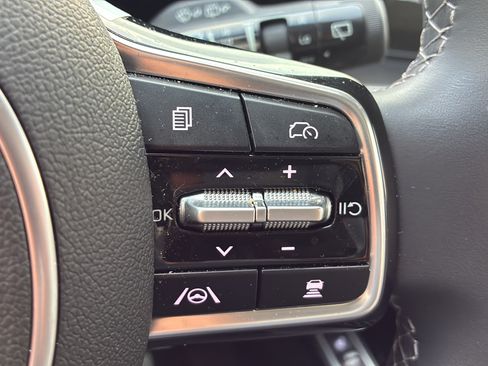 Certified 2025 Kia Sorento S AWD/4WD image 37