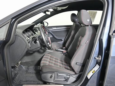 Used 2018 Volkswagen Golf 4-Door image 21