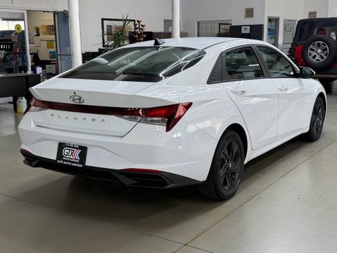 Used 2021 Hyundai Elantra SEL FWD image 2