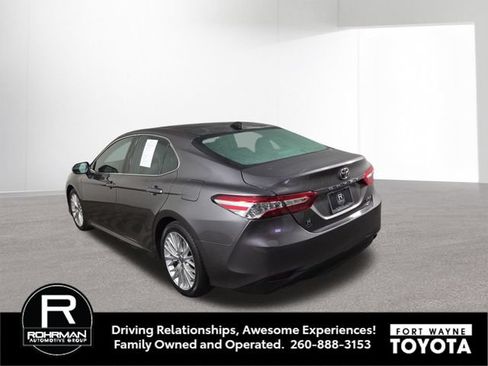 Used 2020 Toyota Camry XLE w/ Navigation Package FWD image 10