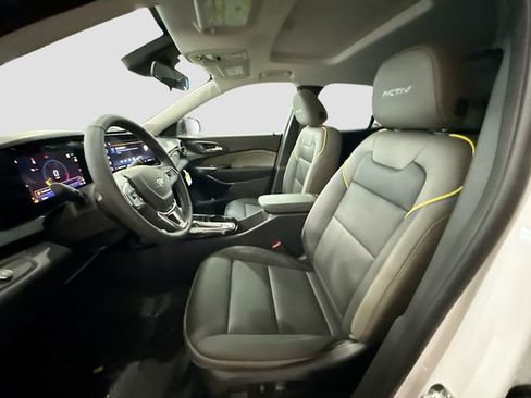 New 2026 Chevrolet Trax ACTIV w/ Sunroof Package FWD image 25