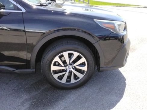 Used 2022 Subaru Outback Premium image 13