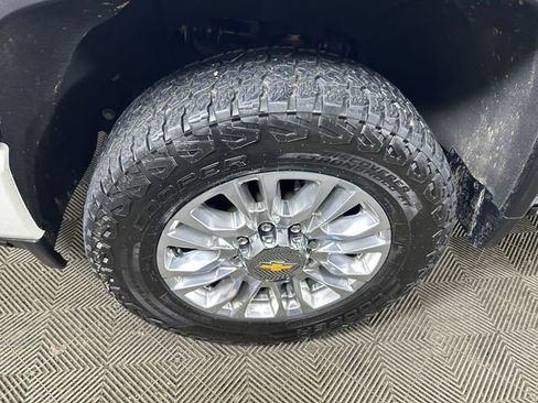 Used 2023 Chevrolet Silverado 2500 High Country w/ Z71 Off-Road Package image 11