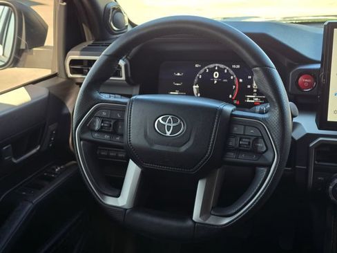 Used 2025 Toyota 4Runner TRD Off-Road Premium AWD/4WD image 39