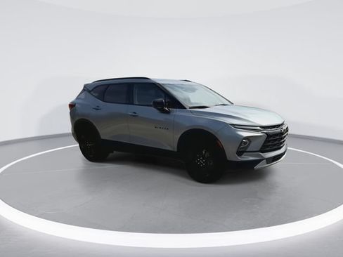 Used 2023 Chevrolet Blazer LT w/ Convenience Package FWD image 2