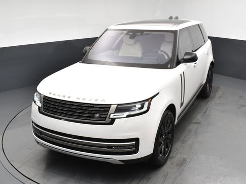 Used 2023 Land Rover Range Rover Long Wheelbase SE image 19