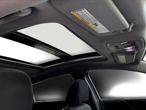 Used 2018 Chevrolet Malibu LT image 18