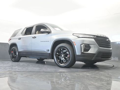 Used 2023 Chevrolet Traverse LS image 60