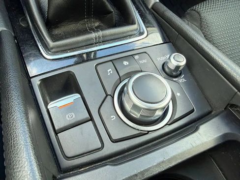 Used 2018 MAZDA MAZDA3 Grand Touring FWD image 18