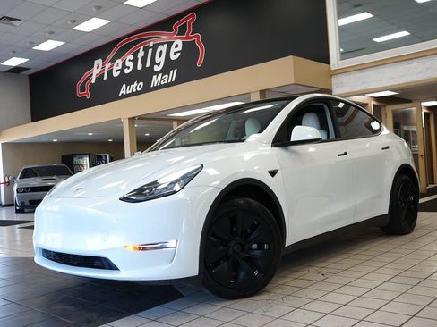 Used 2021 Tesla Model Y Long Range AWD/4WD image 19