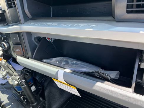 Used 2025 Ford F550 4x4 Crew Cab Super Duty image 26