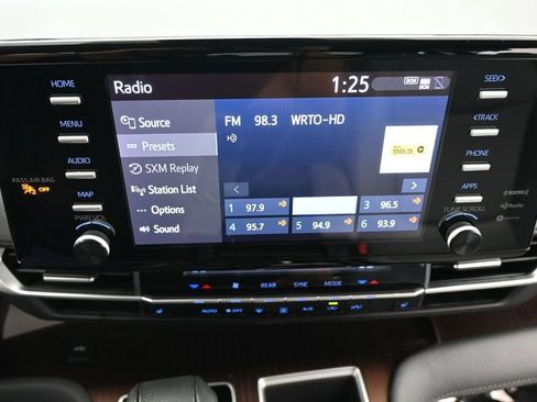 Used 2024 Toyota Sienna XLE FWD image 23