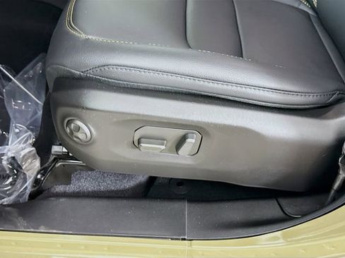 New 2025 Jeep Gladiator Sport image 18