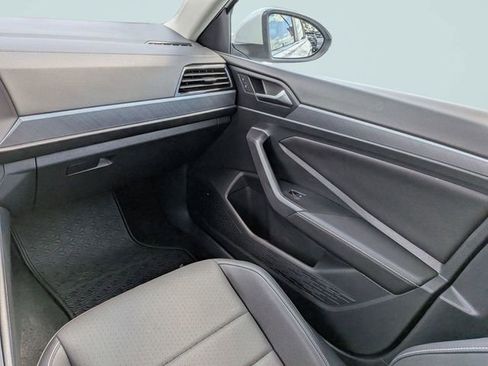 Used 2024 Volkswagen Jetta SE FWD image 15