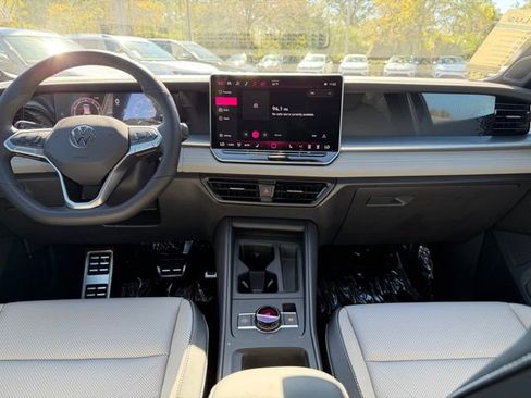 New 2026 Volkswagen Tiguan SE R-Line FWD image 9