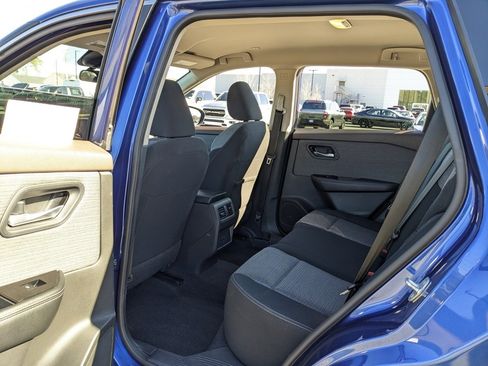 Used 2023 Nissan Rogue SV image 37