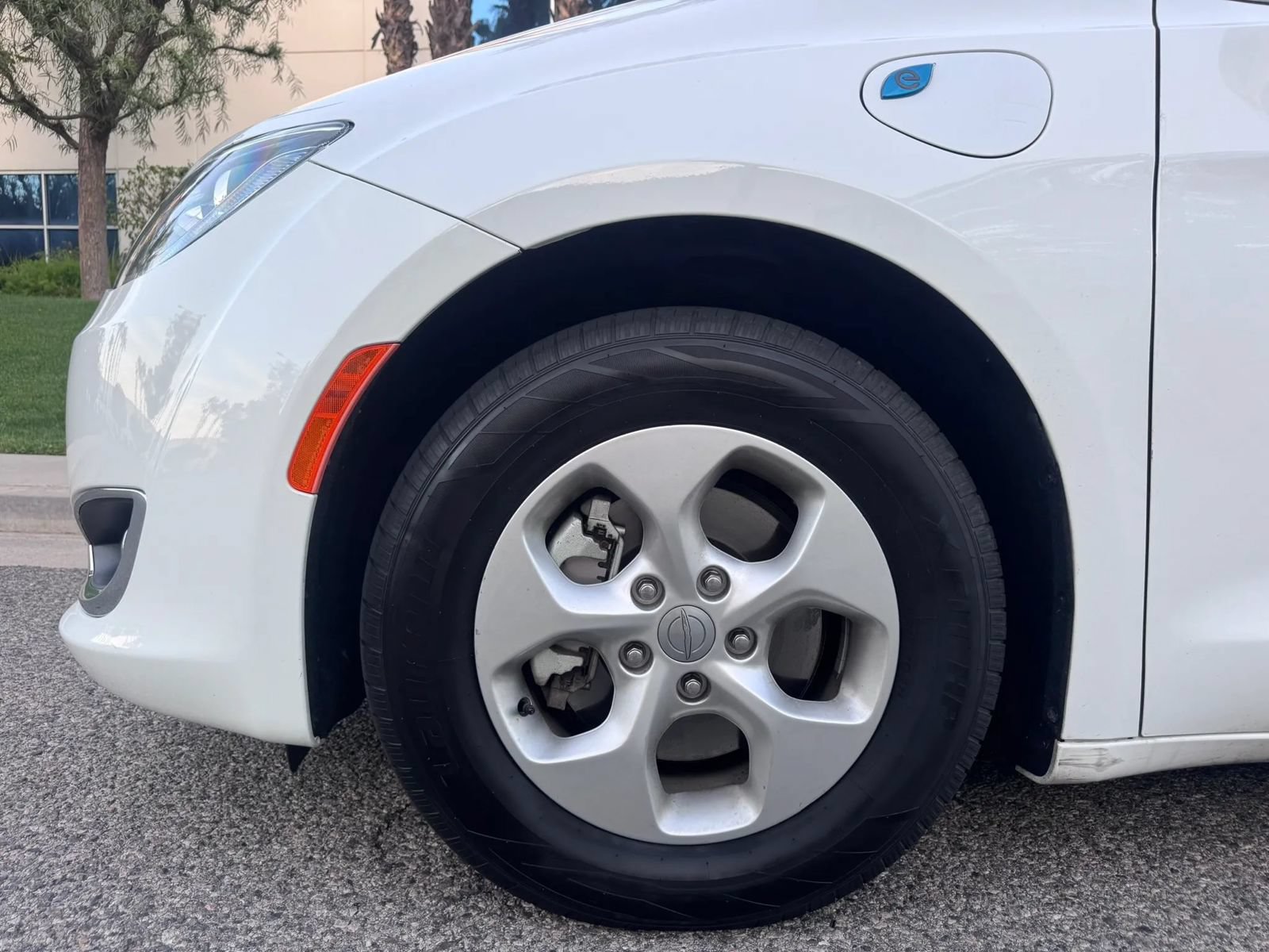 Used 2019 Chrysler Pacifica Touring Plus FWD image 29