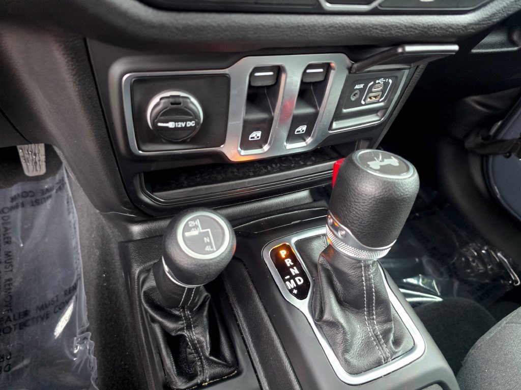 Used 2025 Jeep Wrangler Sport AWD/4WD image 26