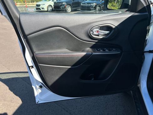 Used 2020 Jeep Cherokee Trailhawk w/ Cold Weather Group image 19