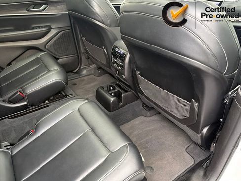 Certified 2023 Jeep Grand Cherokee L Limited w/ Black Appearance Package AWD/4WD image 32