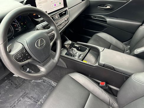 Used 2025 Lexus ES 300h F Sport FWD image 4