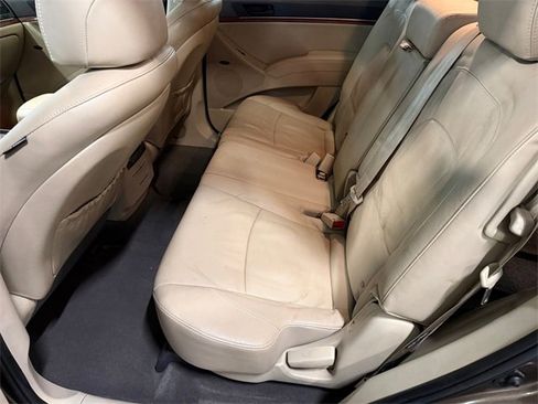Used 2012 Hyundai Veracruz Limited w/ Entertainment Pkg image 13