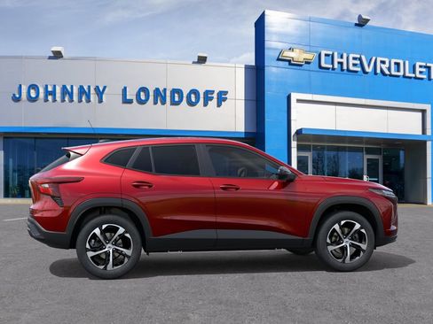 New 2026 Chevrolet Trax RS w/ Sunroof Package FWD image 5