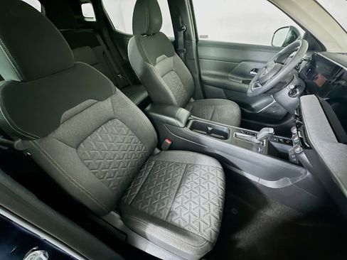 Used 2025 Nissan Kicks SV FWD image 29