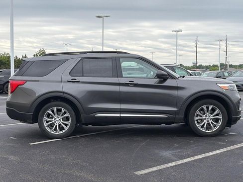 Used 2020 Ford Explorer XLT w/ Equipment Group 202A AWD/4WD image 3