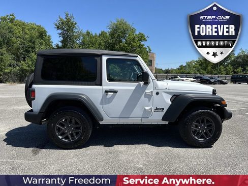 Used 2025 Jeep Wrangler Sport AWD/4WD image 8