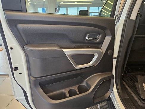 Used 2019 Nissan Titan PRO-4X w/ Pro-4x Convenience Package image 24