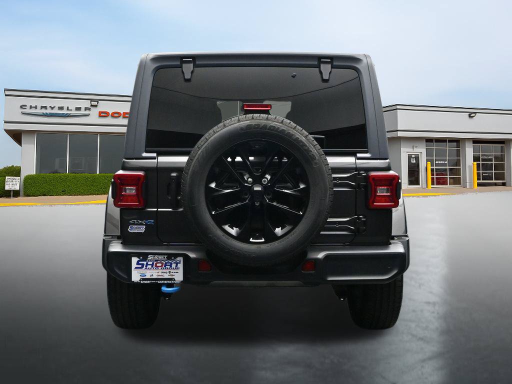 Used 2024 Jeep Wrangler Unlimited Sahara w/ Technology Group AWD/4WD image 4