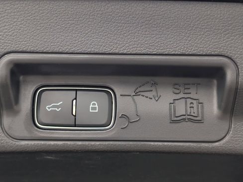 Used 2022 Ford Explorer XLT w/ Equipment Group 202A image 12