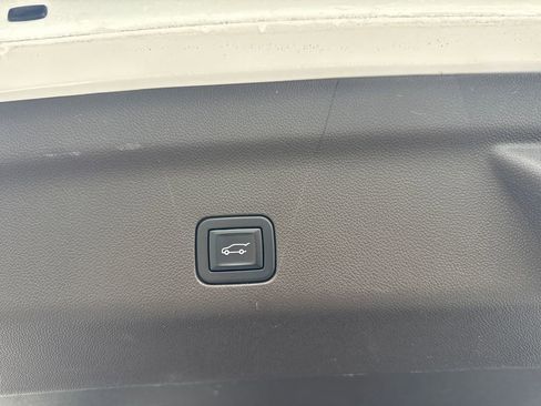 Used 2023 GMC Yukon SLT AWD/4WD image 21