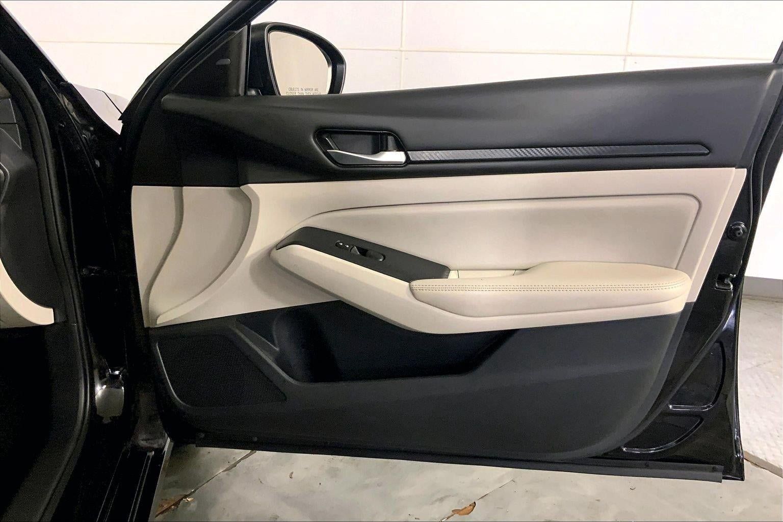 Used 2025 Nissan Altima 2.5 SV FWD image 25