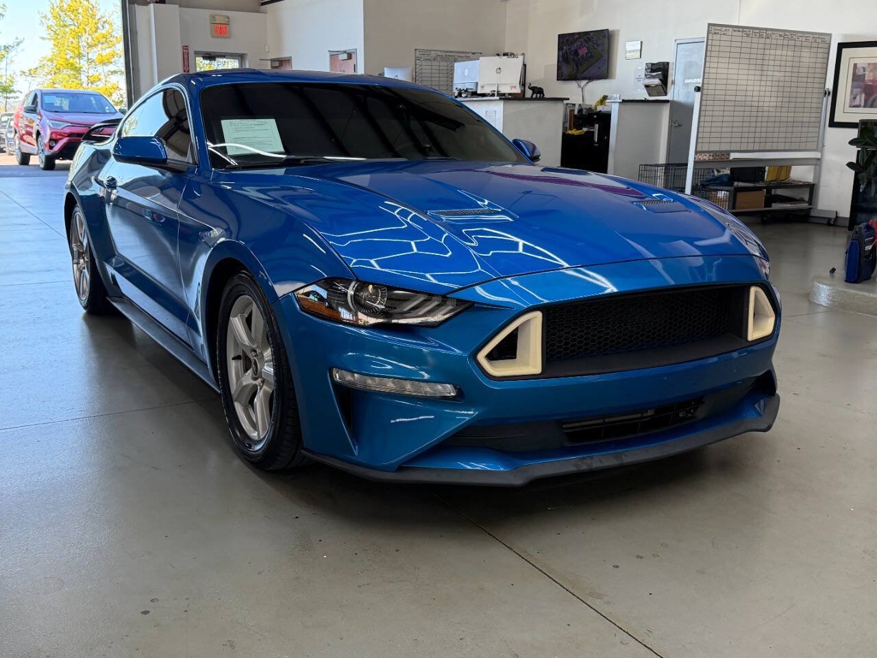 Used 2019 Ford Mustang Coupe RWD image 1