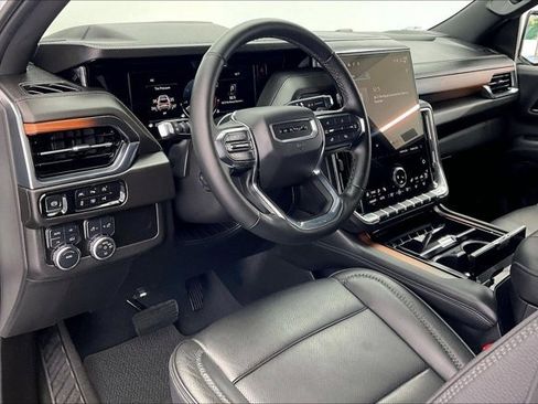 Used 2025 GMC Yukon XL Denali image 14