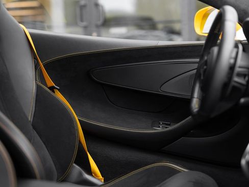 Used 2019 McLaren 570S Spider RWD image 19