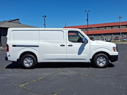 Used 2021 Nissan NV 3500 SV RWD image 16